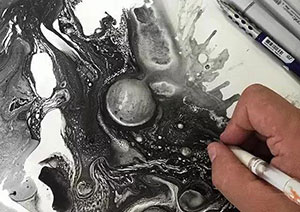 他用墨水泼出一个大千世界，一片混乱却吸粉25万，不同的人看到了不同的风景···