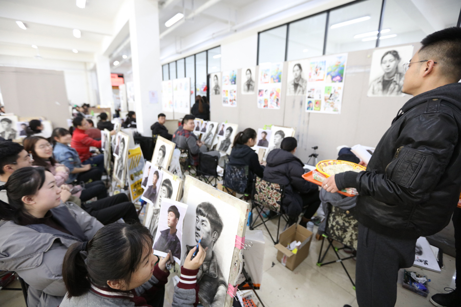 画画的看着吃饭的,越画越美 画画的看着吃饭的,越画越美