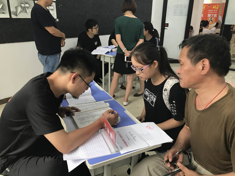 郑州画室-笑笑美术兵团报考指南讲座