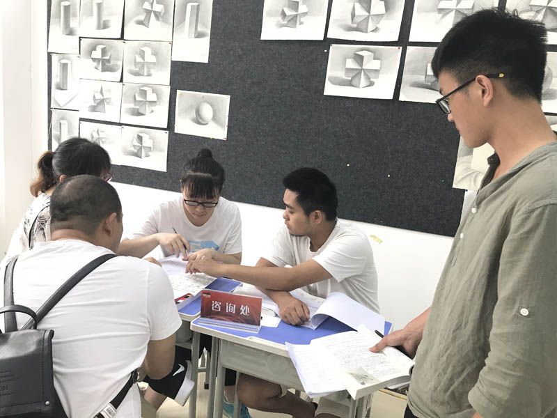 郑州画室-笑笑美术兵团报考指南讲座