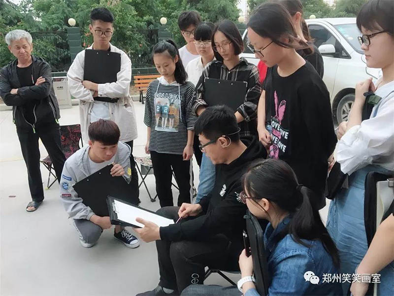 河南画室2019届笑笑新兵校园写生