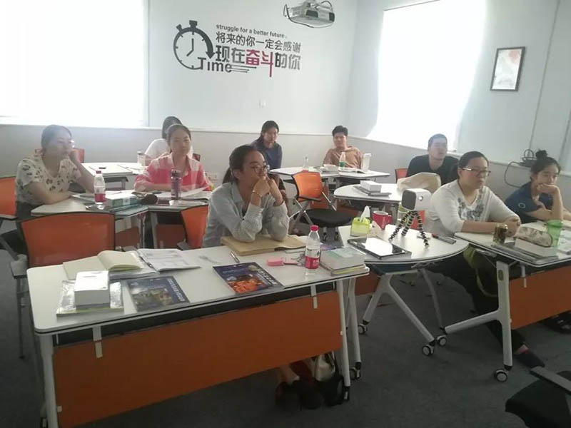 国际部2018届意语班已经开课 国际部2018届意语班已经开课