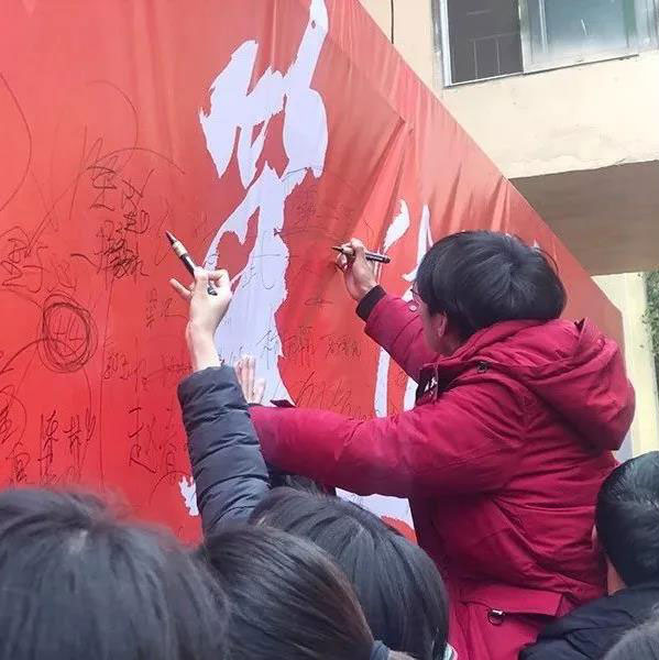 郑州画室笑笑小兵们的签名
