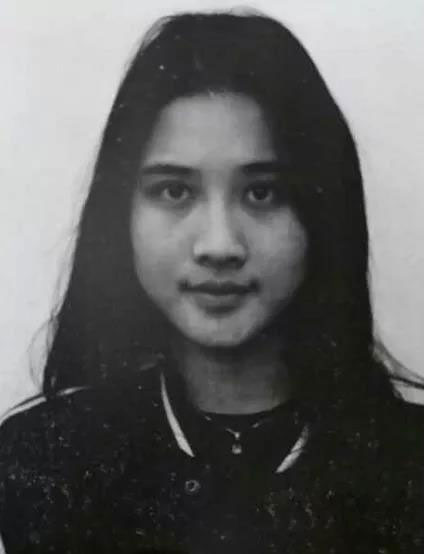 色彩考题:女青年正面彩色头像 色彩考题:女青年正面彩色头像