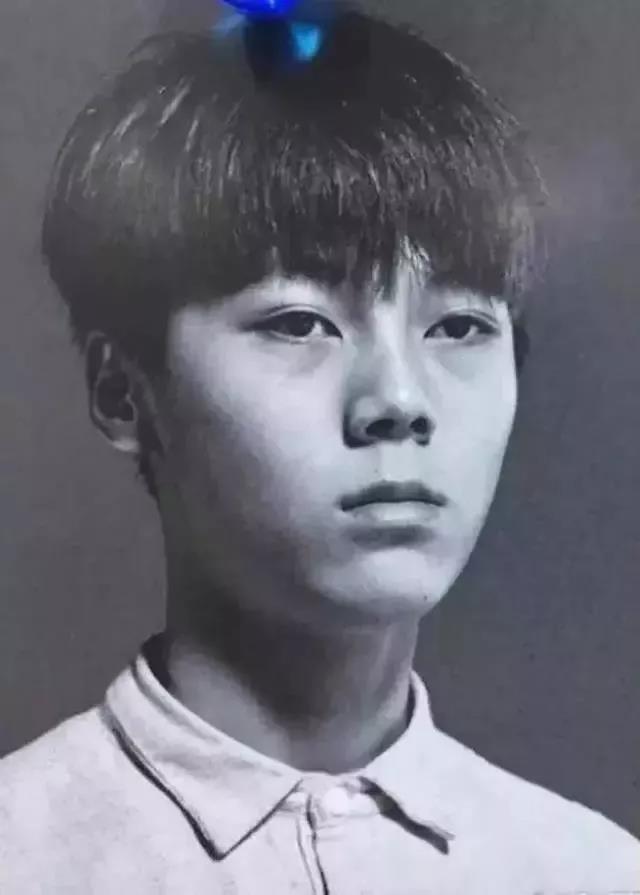 素描考题 人物头像画照 素描考题 人物头像画照