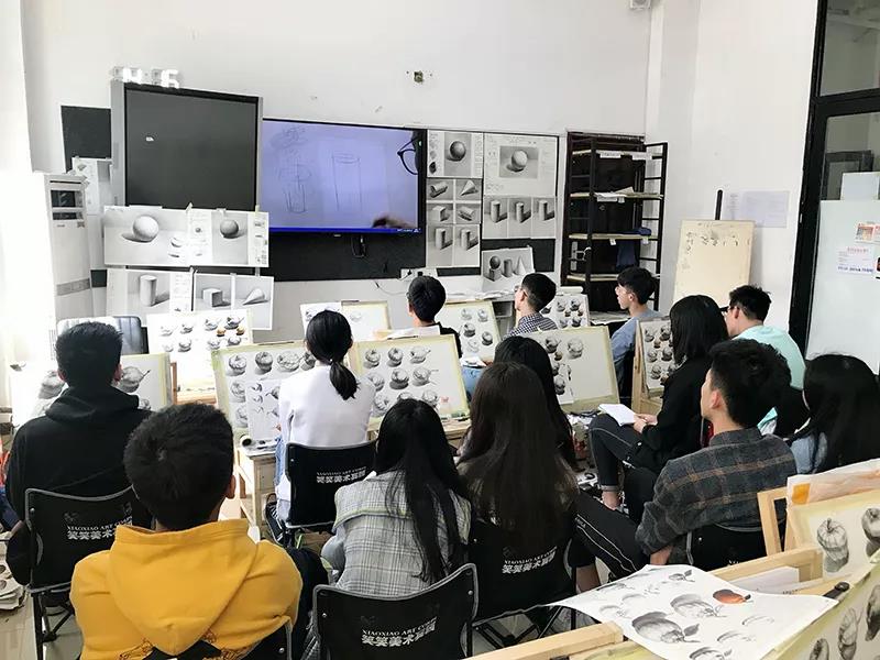 2019郑州笑笑画室母亲节14