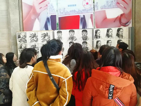 郑州笑笑画室精品校区感恩节画展5