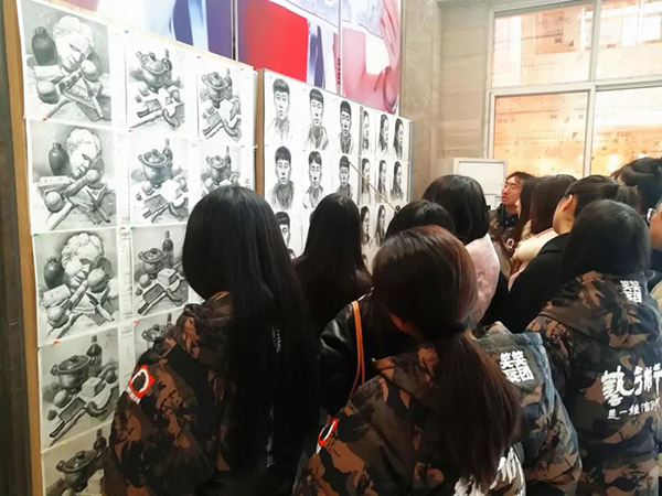郑州笑笑画室精品校区感恩节画展4