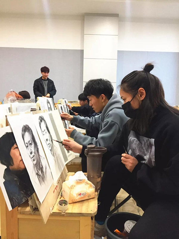 郑州笑笑画室美术专升本_天气骤然变冷，有一份暖心“小礼物”等待你的领取4