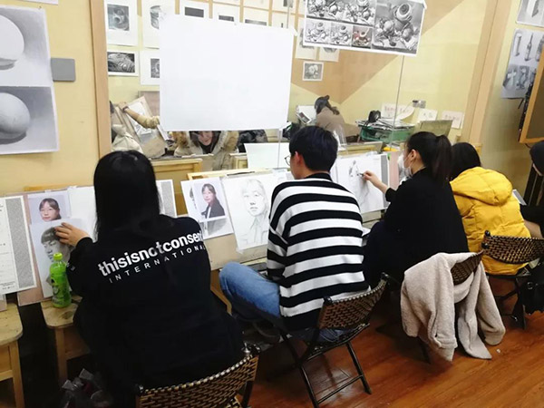 郑州笑笑画室美术专升本_天气骤然变冷，有一份暖心“小礼物”等待你的领取5