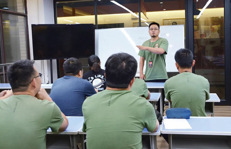 郑州画室笑笑美术兵团美术高考志愿填报团队培训 郑州画室笑笑美术兵团美术高考志愿填报团队培训