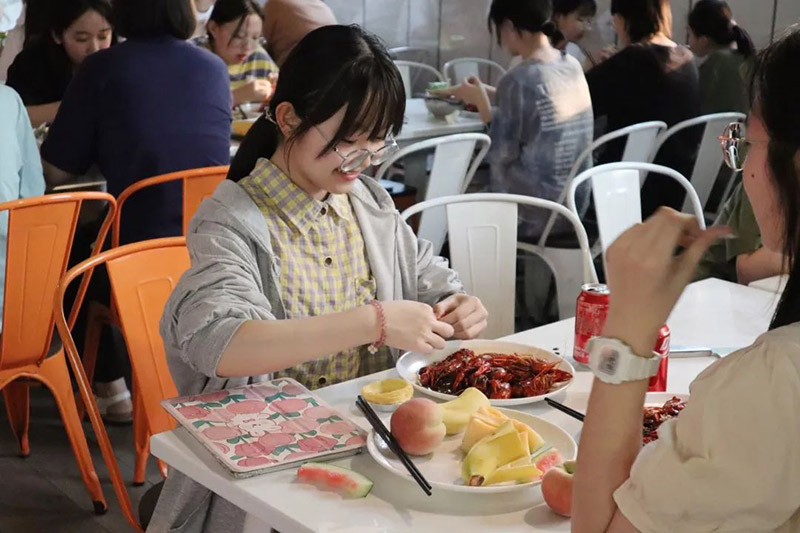 淑女VS小龙虾
